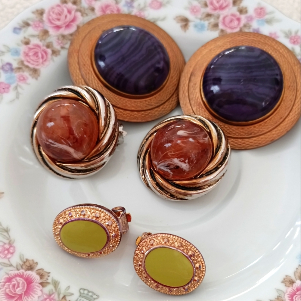 THREE PAIRS OF VINTAGE 1950S/ 60S COLORED STONE, UNIQUE CLIP ON EARRINGS!